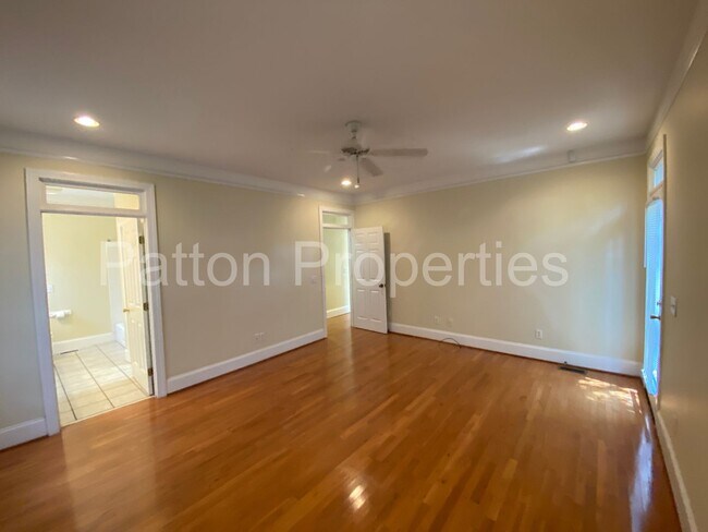Building Photo - 323 S Pickens St