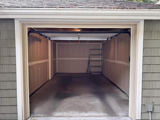 Building Photo - 5000 NW Village Park Dr