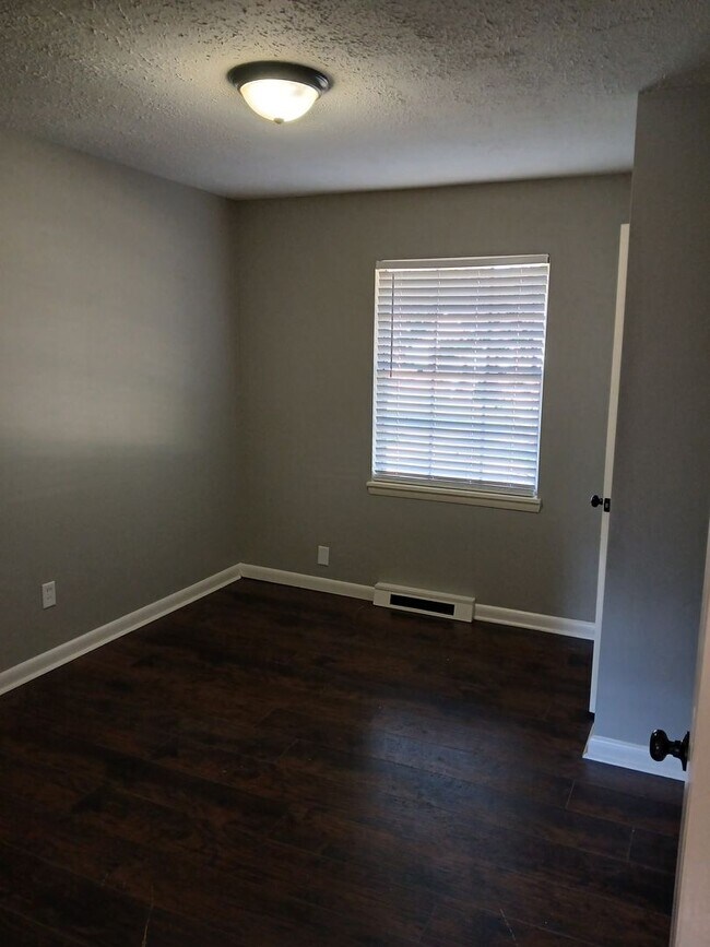 Building Photo - AVAILABLE NOW! MOVE IN READY! CONTACT US T...