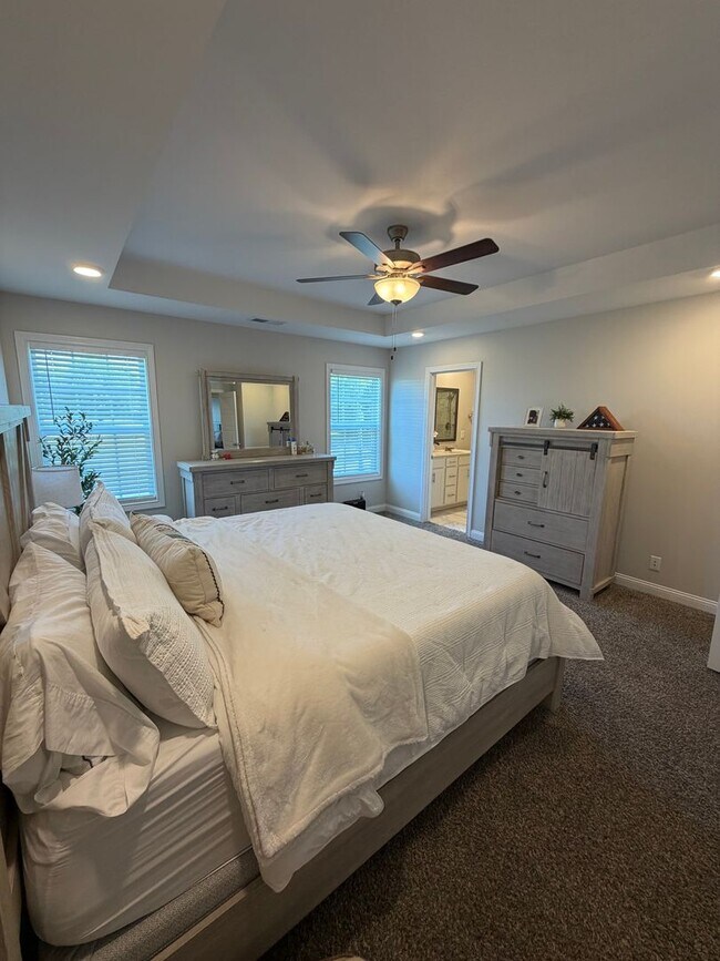 Building Photo - 3 Bedroom 2 1/2 Bath Home For Rent Near Post!
