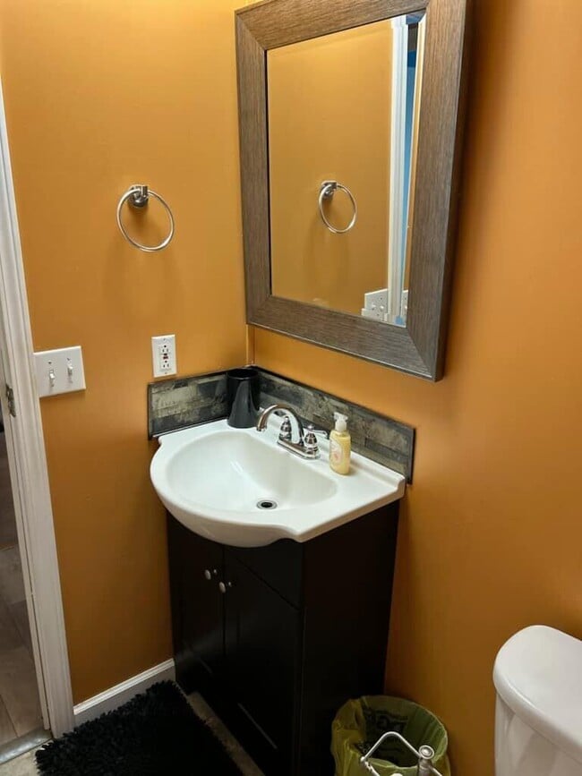 Building Photo - 732 Paradise Island Dr