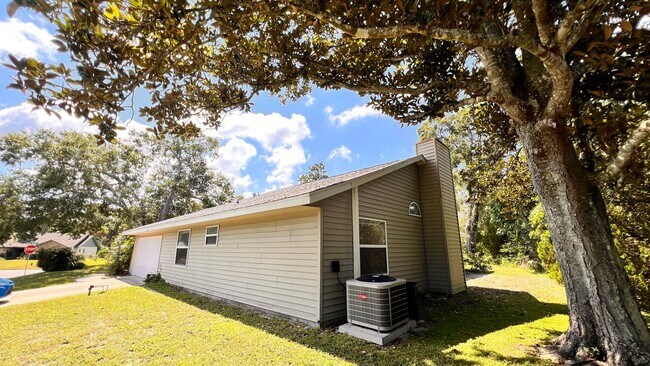 Building Photo - 23 Winding Woods Trail