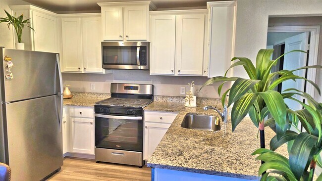Building Photo - 16351 Sweet Grv Dr