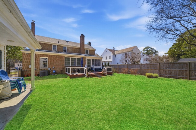 Building Photo - 1402 Trouville Ave