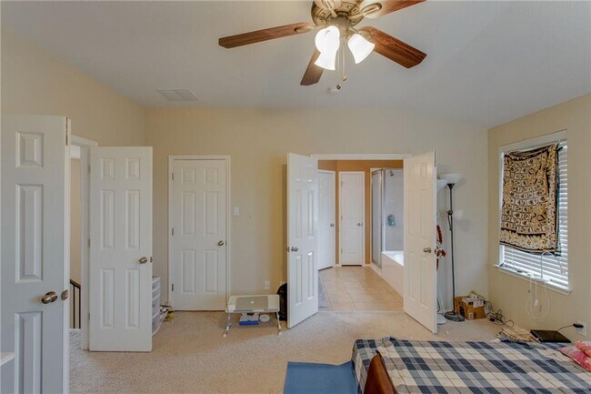 Building Photo - 10628 Royal Tara Cove