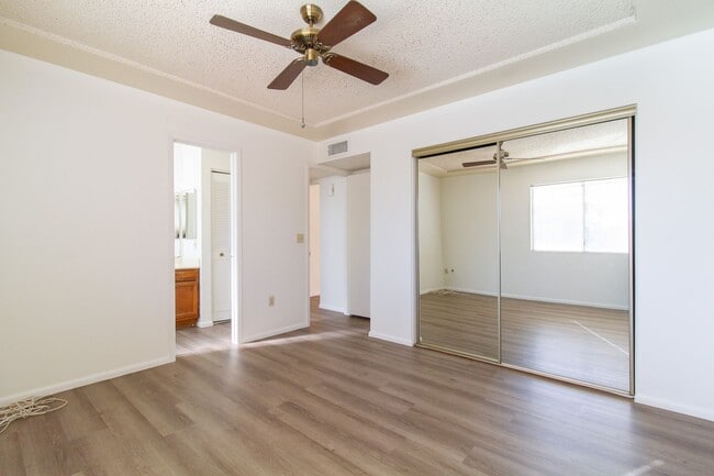 Building Photo - Check Out This Charming 2-Bed Gem with Private Pool