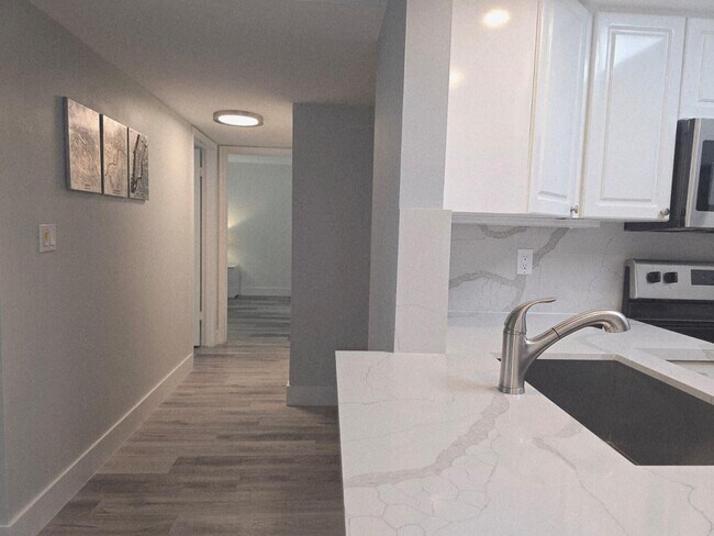Building Photo - 1301 River Reach Dr