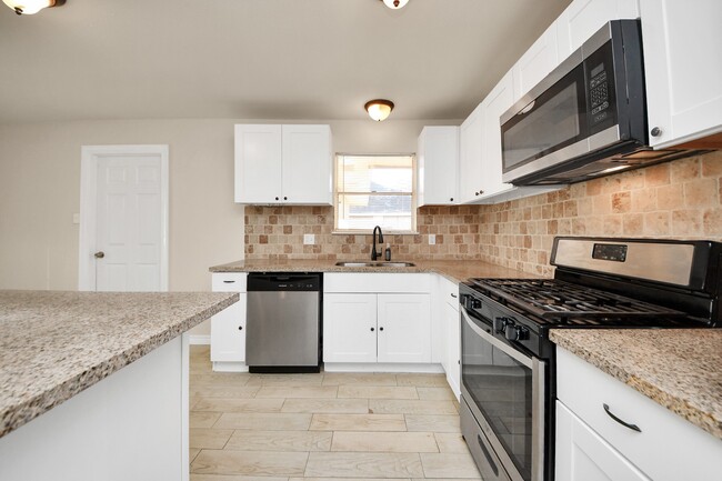 Building Photo - 11915 Binghamton Dr