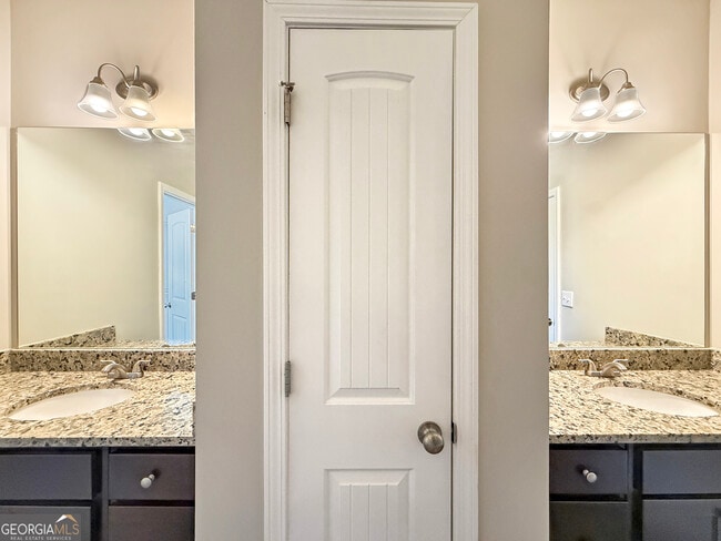 Building Photo - 6369 Woodland Station Dr