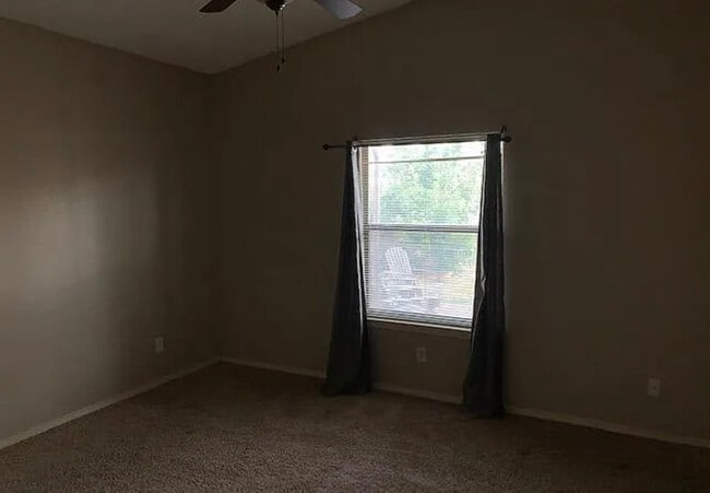 Building Photo - 14207 North Point Ave