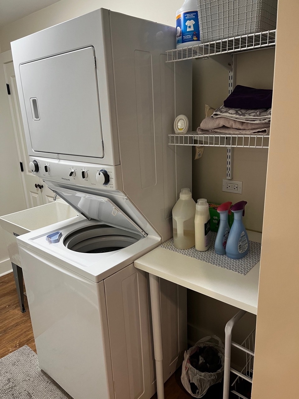 Building Photo - 1407 W Cossitt Ave