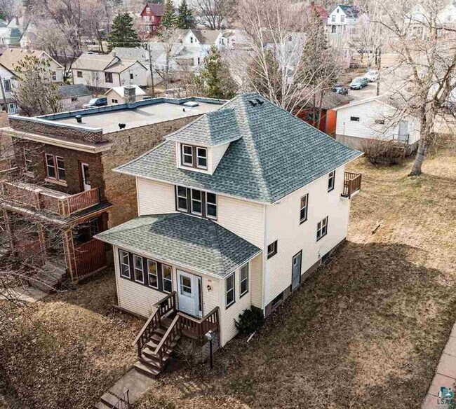 Building Photo - Available October - 3 Bedroom House with a Huge Garage!
