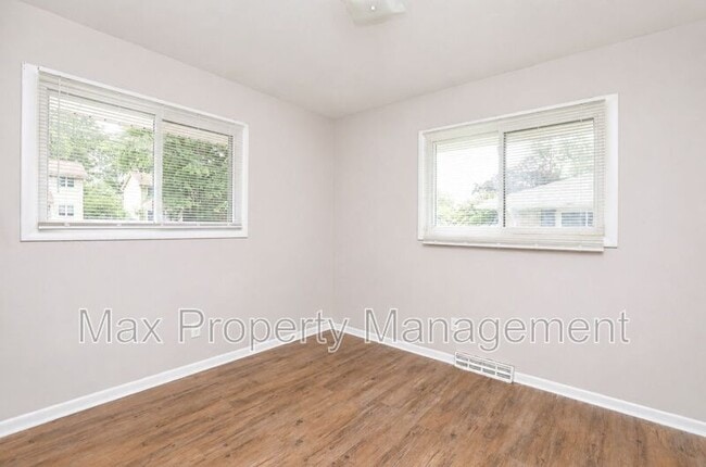 Building Photo - 3420 SW 8th St