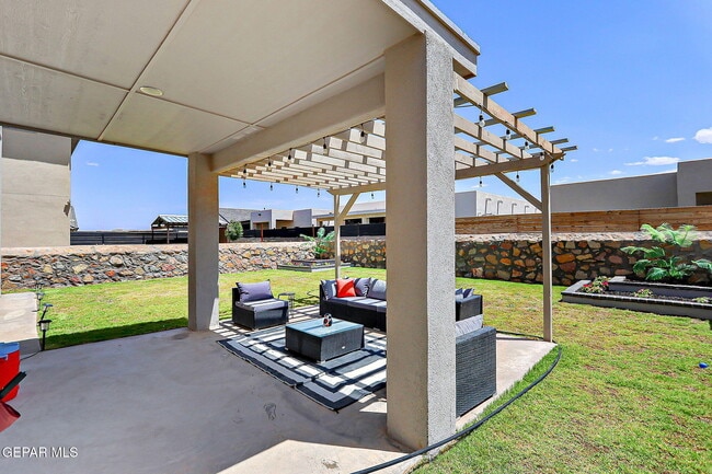 Building Photo - 12816 Linstead Ave