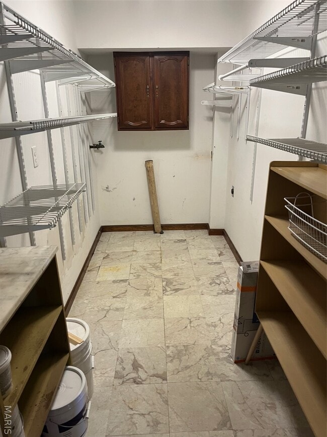 Building Photo - 1040 Pinegate Dr