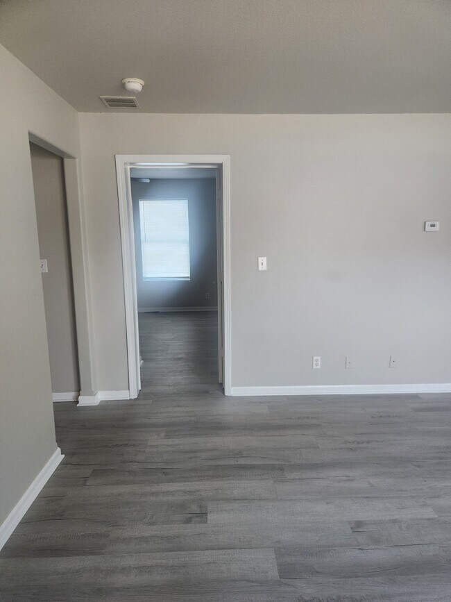 Building Photo - 114 N Wild Horse St