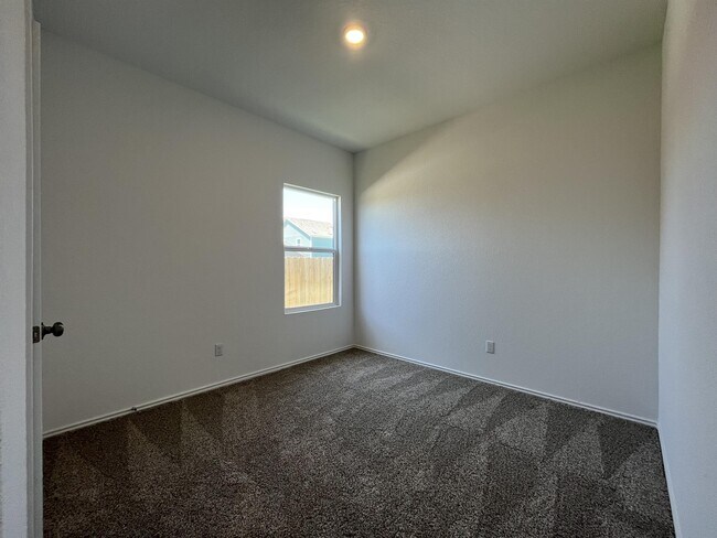 Building Photo - 312 Freshwater Dr