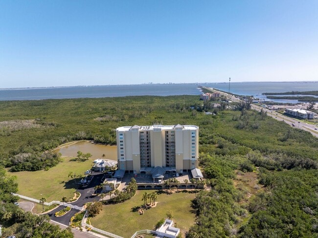 Building Photo - WATER VIEW CONDO 2/2 #714