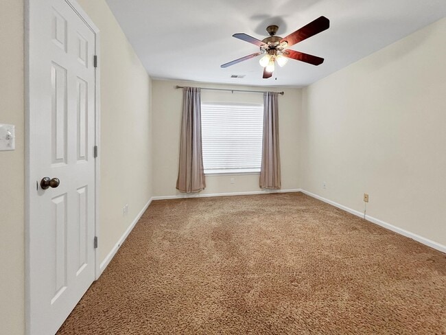 Building Photo - 4824 Willow Brook Ln