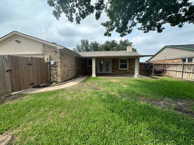 Building Photo - 2112 E Peters Colony Rd