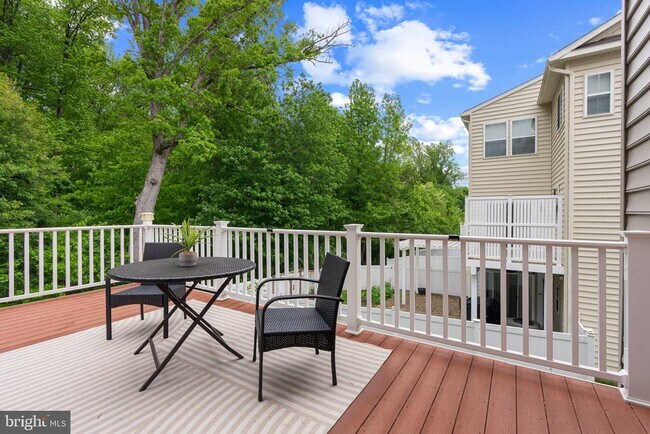 Building Photo - 232 Mohegan Dr