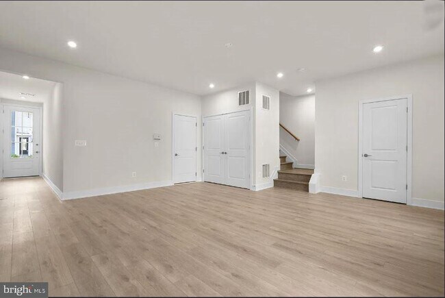 Building Photo - 112 Galaxy Pl