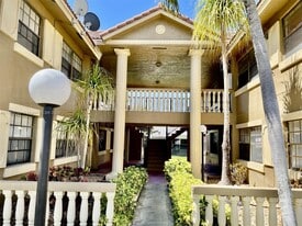 Building Photo - 2624 Riverside Dr