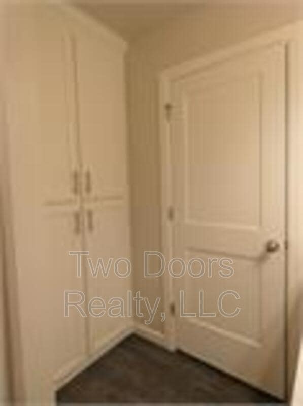 Building Photo - 411 Vail Cir