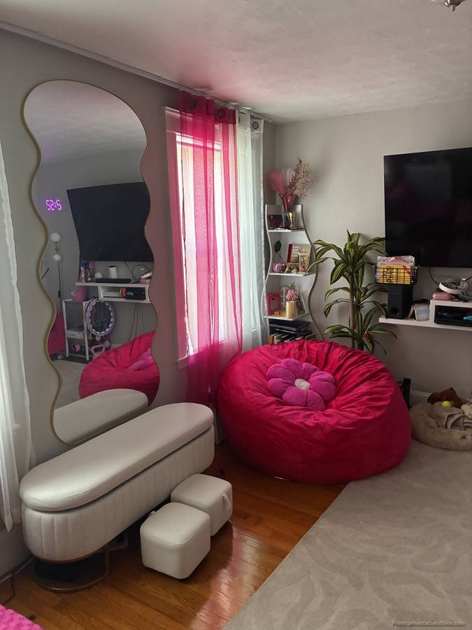 Building Photo - 30 Russell St