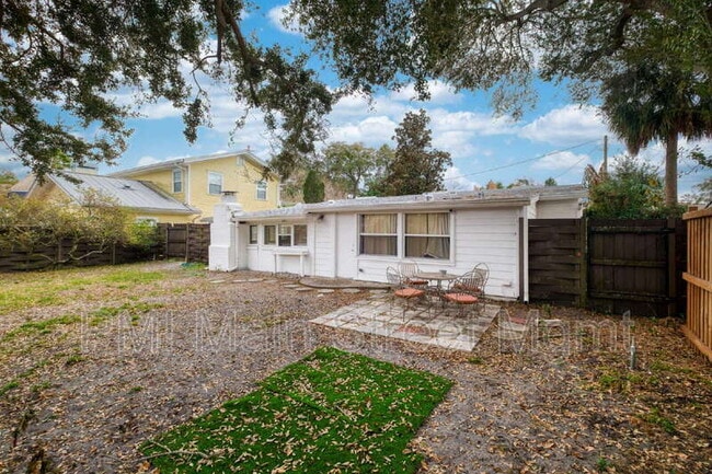 Building Photo - 413 E Miller St