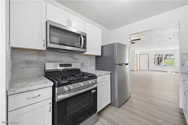 Building Photo - 127 Blackburn St