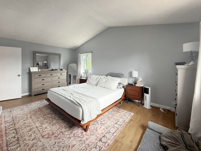 Building Photo - $0 DEPOSIT OPTION. SPACIOUS 4-BEDROOM CENT...