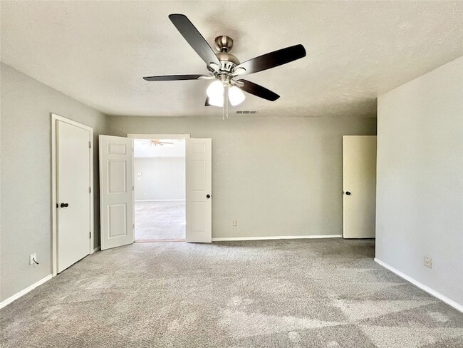Building Photo - 2732 Parkhaven Dr