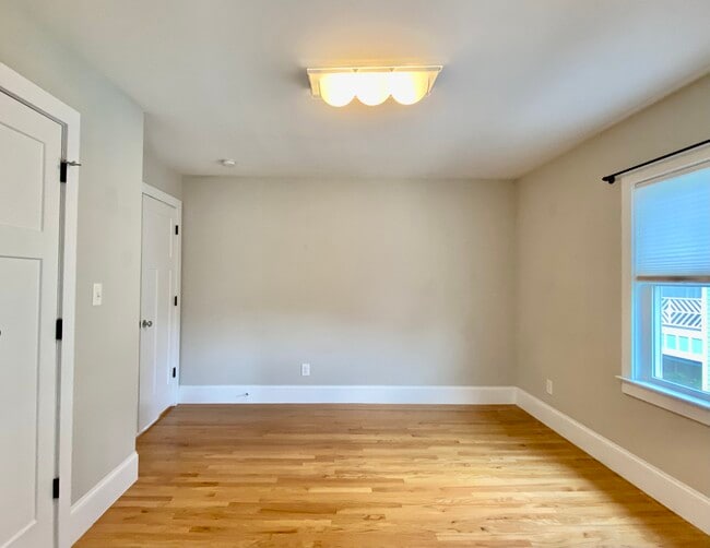 Building Photo - 305 Mallard Ave