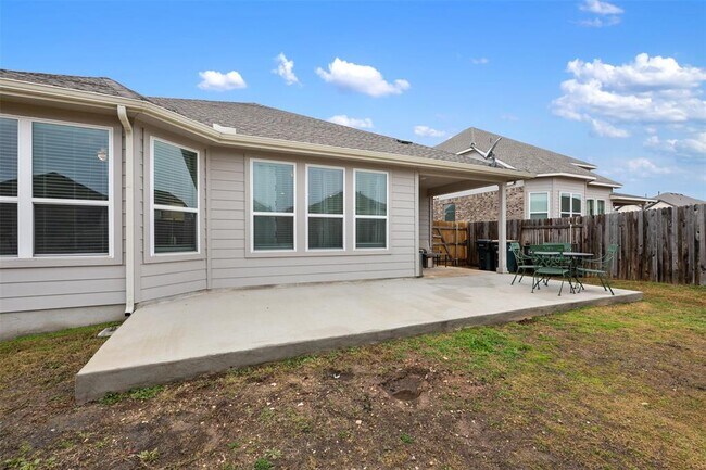 Building Photo - 2212 Prairie Oaks Dr