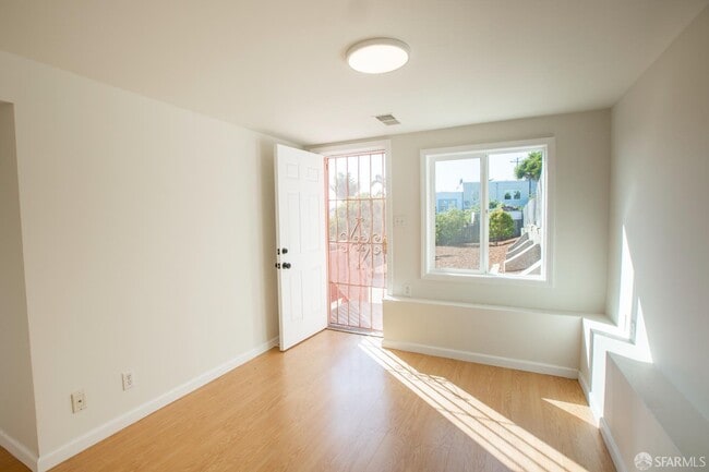 Building Photo - 316 Bridgeview Dr