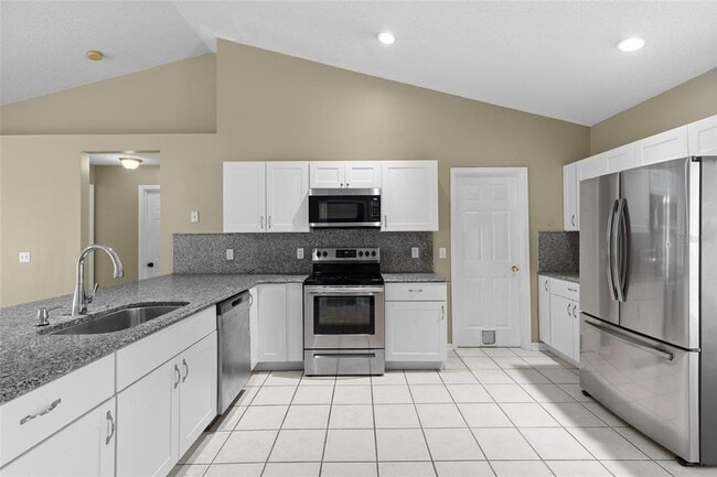 Building Photo - 148 Country Lakes Cir