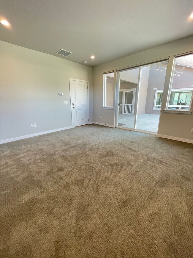 Building Photo - Flexible Living in North Ellensburg