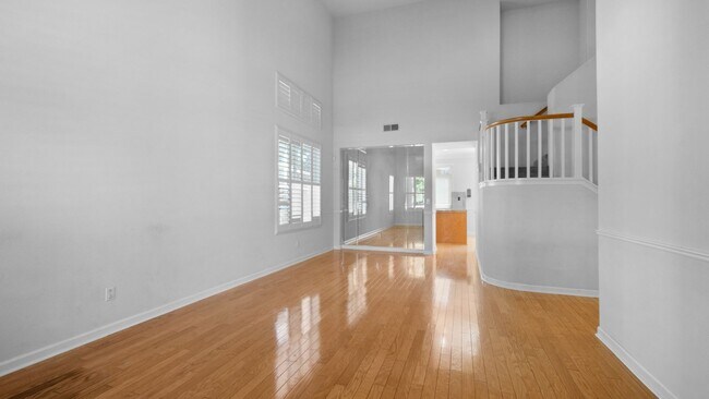 Building Photo - Rolling Hills Beauty! 4 Bedroom 3 Bath