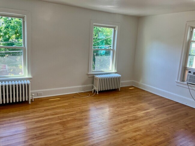Building Photo - 714 Magill Ave