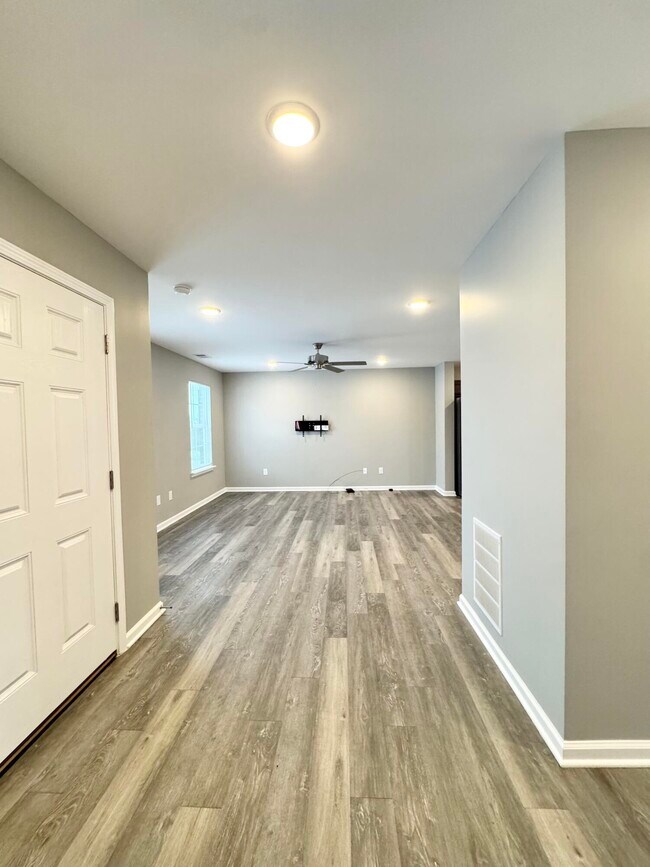 Building Photo - 127 Landry Ln