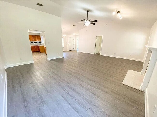 Building Photo - Family-Friendly Northeast Home Steps from Top-Rated Schools