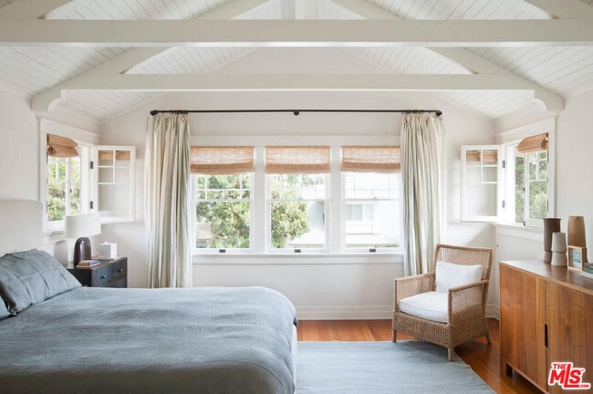 Building Photo - 147 Fraser Ave