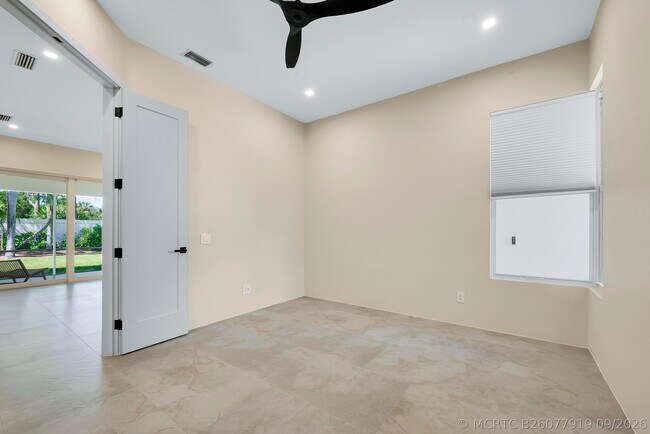 Building Photo - 176 NW Bentley Cir