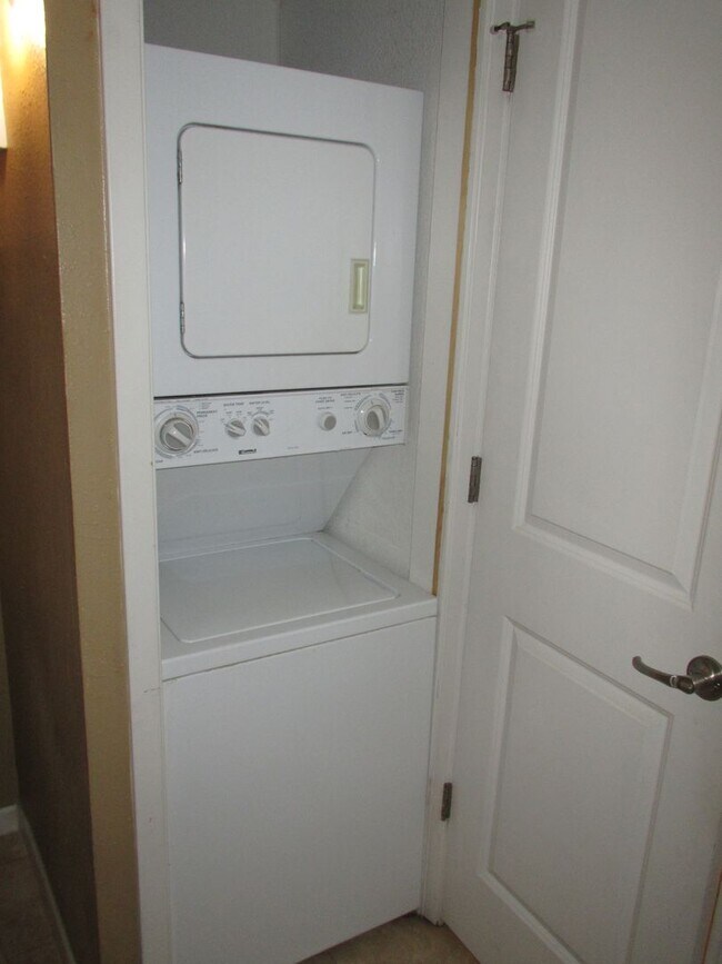 Building Photo - Adorable 1 bedroom apartment