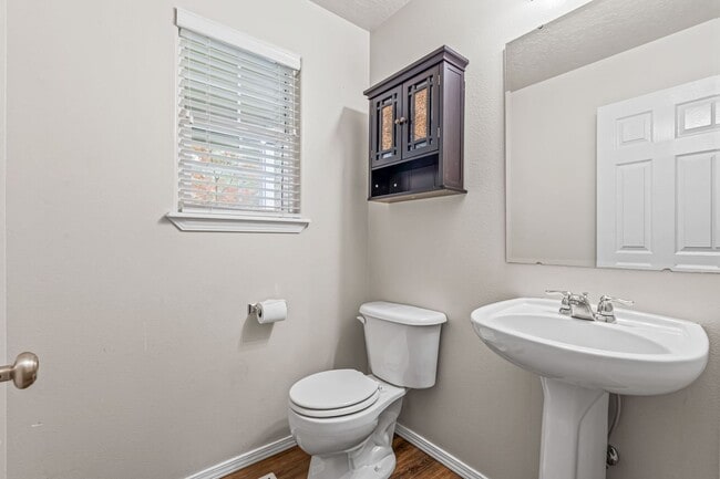 Building Photo - Prime SE Boise 3bd/2.5ba Home!