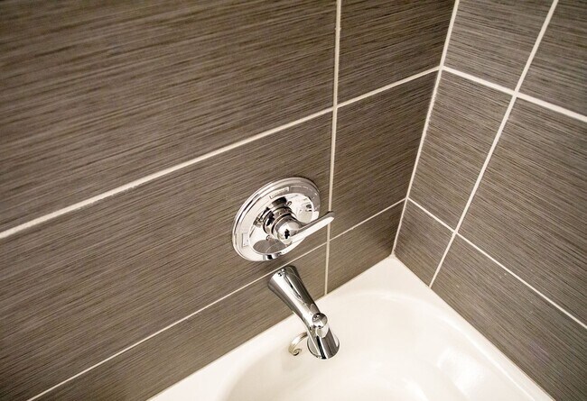 Building Photo - Stunningly Renovated Spacious 2-Bed w/Built-ins, DW, WD, Parking + More!