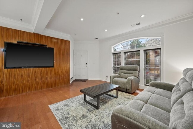 Building Photo - 589 Odendhal Ave