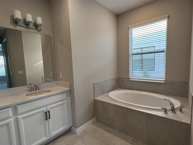 Building Photo - 3813 Rose Mallow Dr