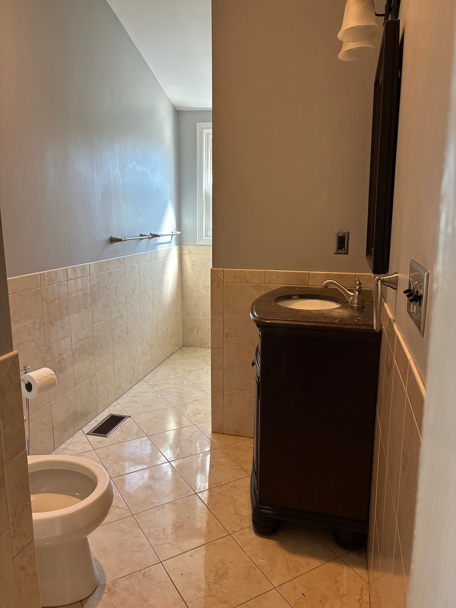 Building Photo - 77 King St